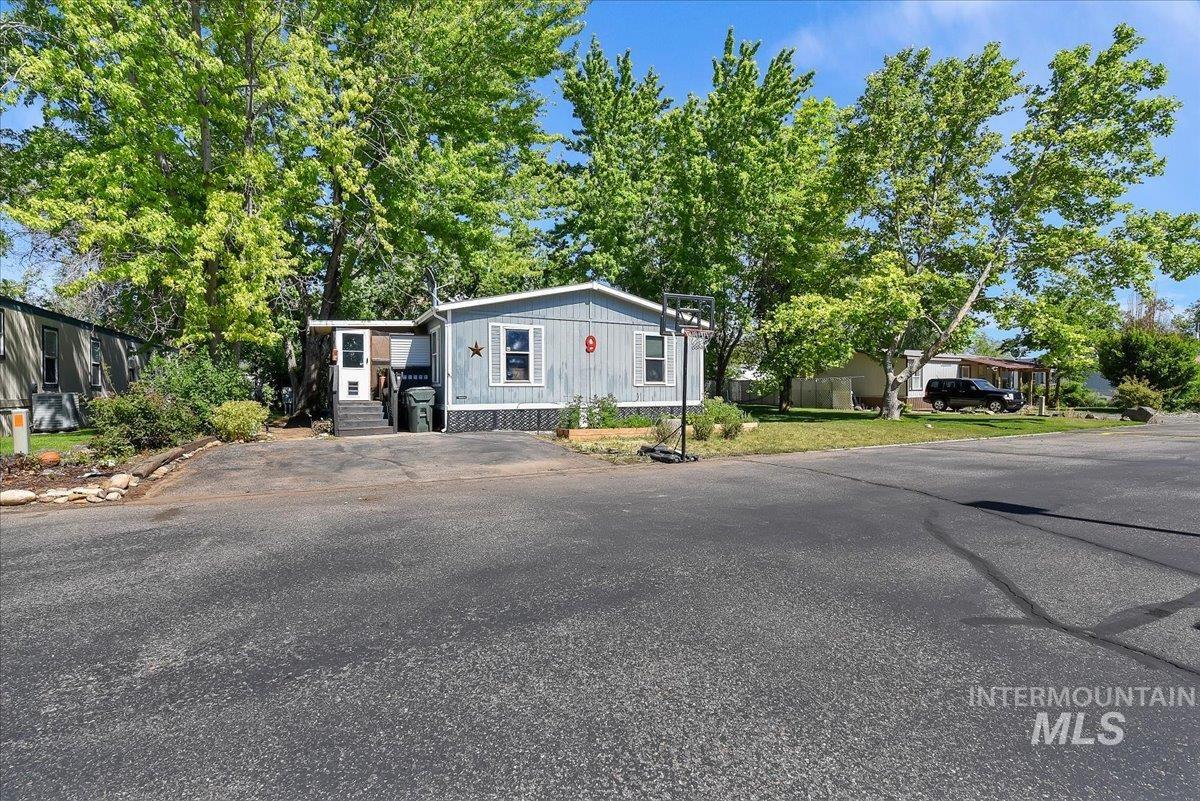 951 W Avalon, Kuna, Idaho 83634, 3 Bedrooms, 2 Bathrooms, Residential For Sale, Price $115,000, 98992792