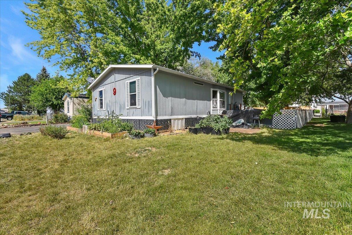 951 W Avalon, Kuna, Idaho 83634, 3 Bedrooms, 2 Bathrooms, Residential For Sale, Price $115,000, 98992792