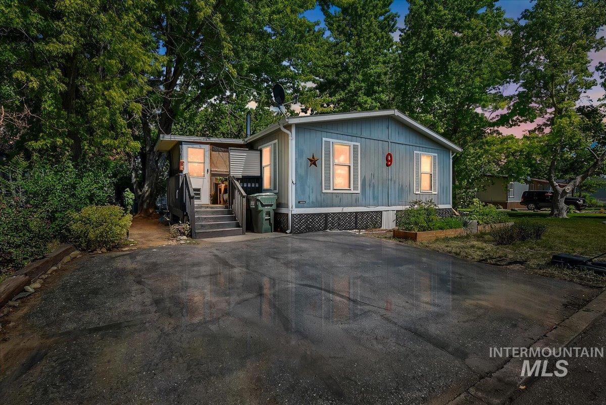 951 W Avalon, Kuna, Idaho 83634, 3 Bedrooms, 2 Bathrooms, Residential For Sale, Price $115,000, 98992792