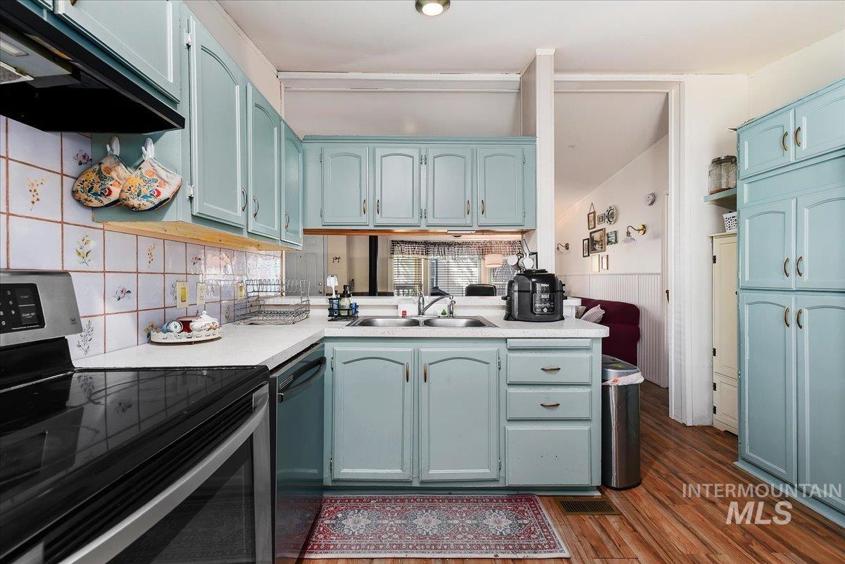 951 W Avalon, Kuna, Idaho 83634, 3 Bedrooms, 2 Bathrooms, Residential For Sale, Price $115,000, 98992792