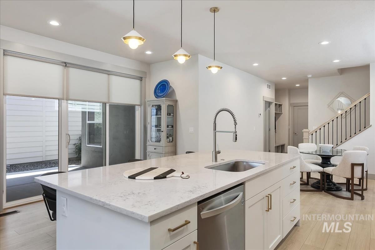 1835 E Knobcone Dr., Meridian, Idaho 83642, 4 Bedrooms, 2.5 Bathrooms, Residential For Sale, Price $567,900,MLS 98992803