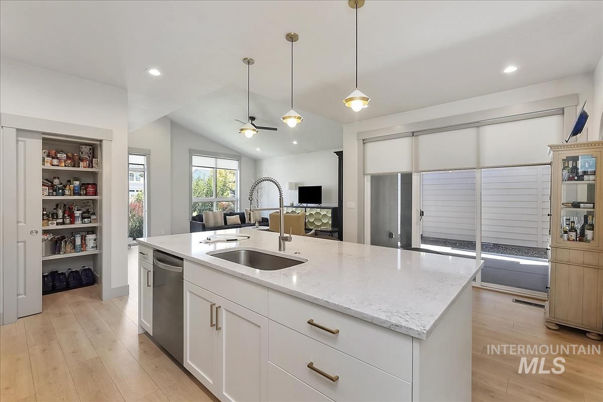 1835 E Knobcone Dr., Meridian, Idaho 83642, 4 Bedrooms, 2.5 Bathrooms, Residential For Sale, Price $567,900,MLS 98992803