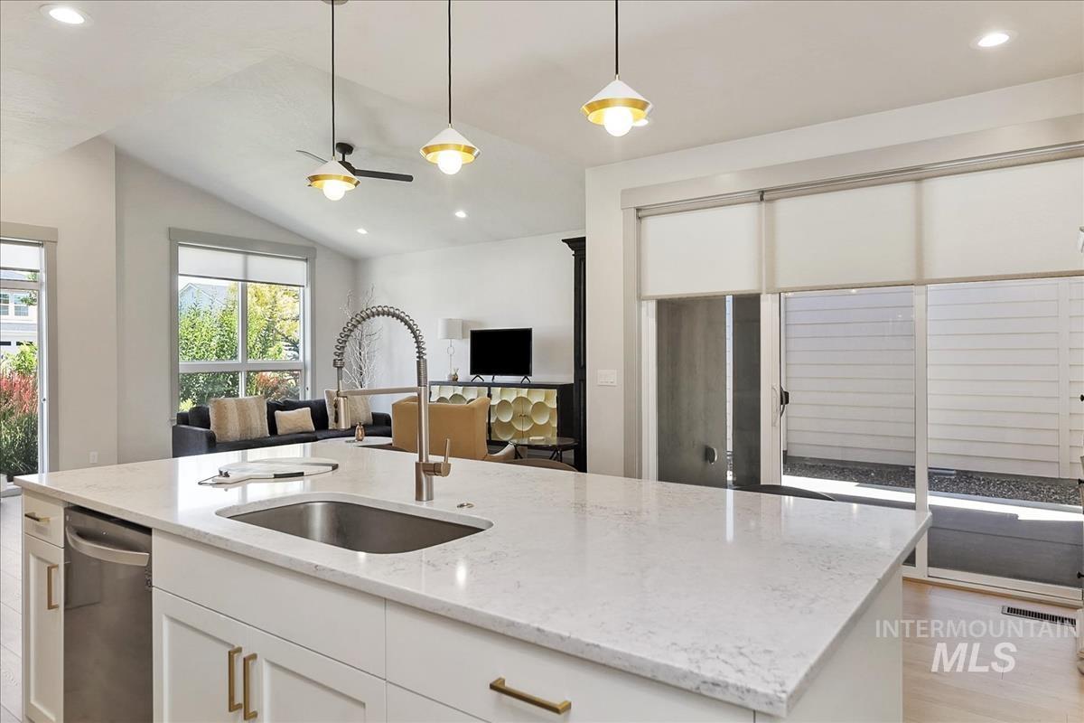 1835 E Knobcone Dr., Meridian, Idaho 83642, 4 Bedrooms, 2.5 Bathrooms, Residential For Sale, Price $567,900,MLS 98992803
