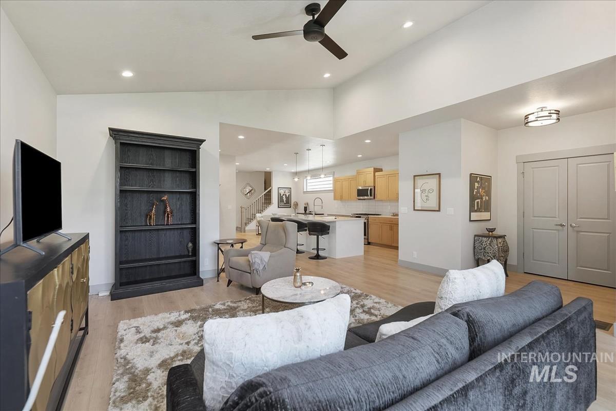 1835 E Knobcone Dr., Meridian, Idaho 83642, 4 Bedrooms, 2.5 Bathrooms, Residential For Sale, Price $567,900,MLS 98992803