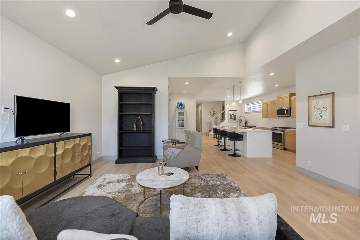 1835 E Knobcone Dr., Meridian, Idaho 83642, 4 Bedrooms, 2.5 Bathrooms, Residential For Sale, Price $567,900,MLS 98992803