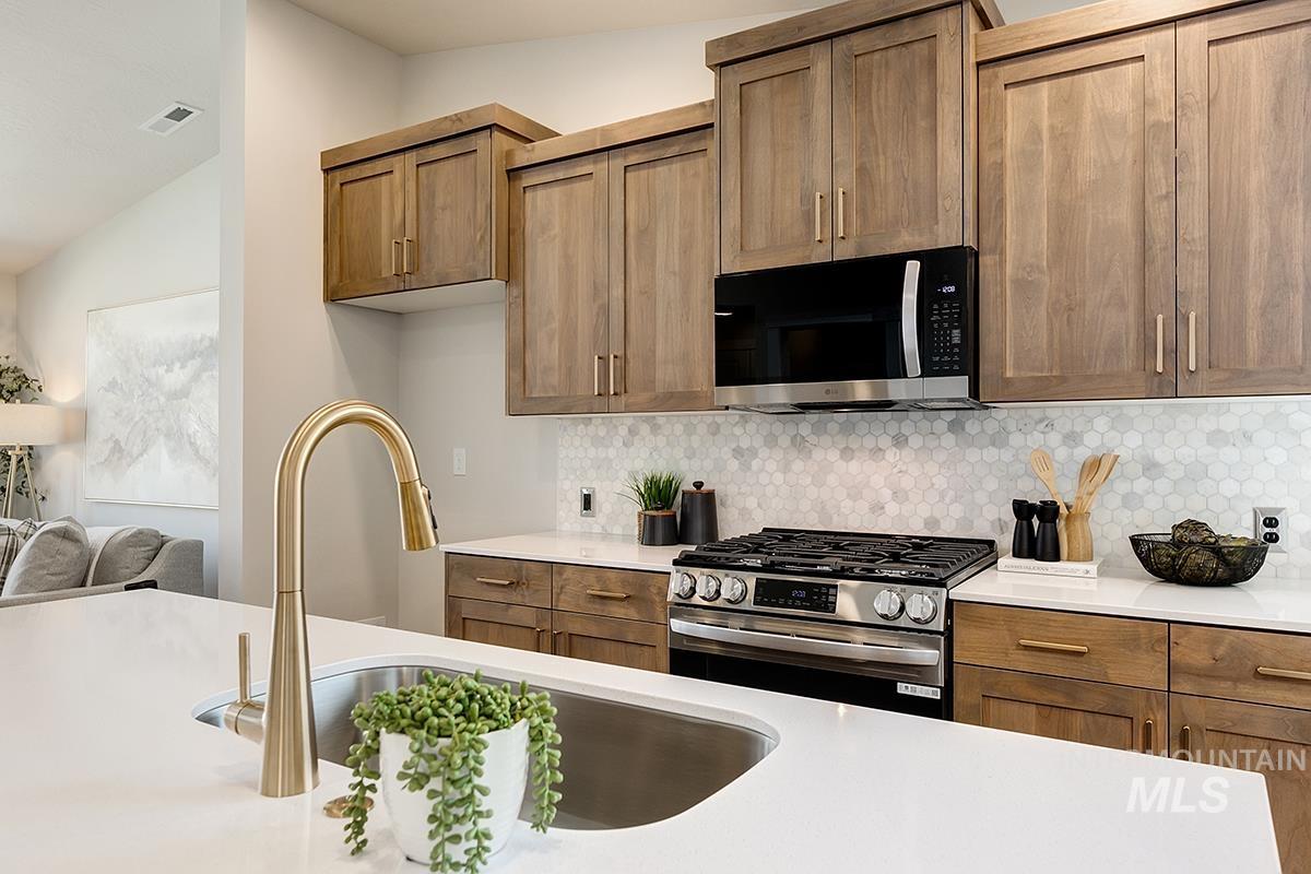 1712 E Hadler St., Meridian, Idaho 83642, 3 Bedrooms, 2 Bathrooms, Residential For Sale, Price $447,800, 98992804