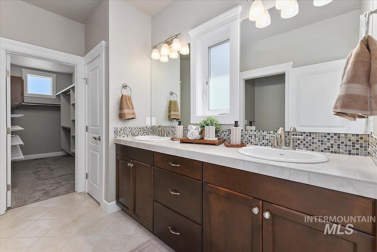 1484 E Summerplace St., Meridian, Idaho 83646, 3 Bedrooms, 2.5 Bathrooms, Residential For Sale, Price $524,000,MLS 98992805