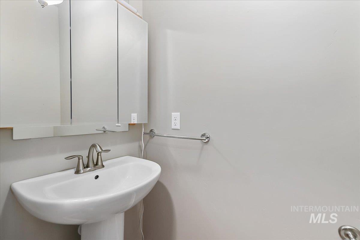 1484 E Summerplace St., Meridian, Idaho 83646, 3 Bedrooms, 2.5 Bathrooms, Residential For Sale, Price $524,000,MLS 98992805