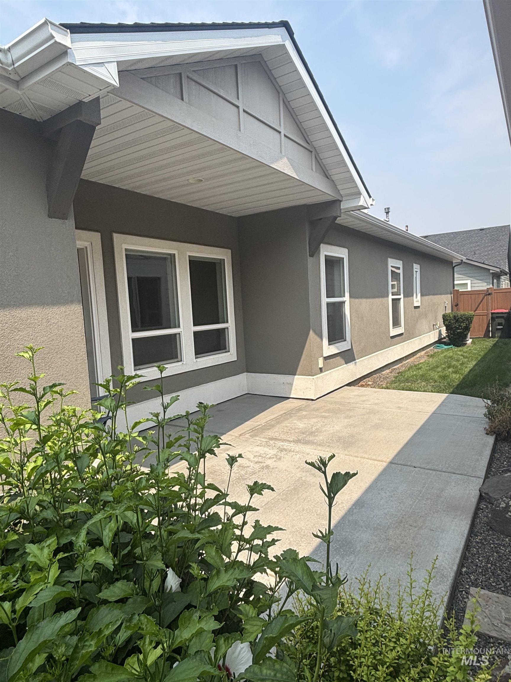 1484 E Summerplace St., Meridian, Idaho 83646, 3 Bedrooms, 2.5 Bathrooms, Residential For Sale, Price $524,000,MLS 98992805