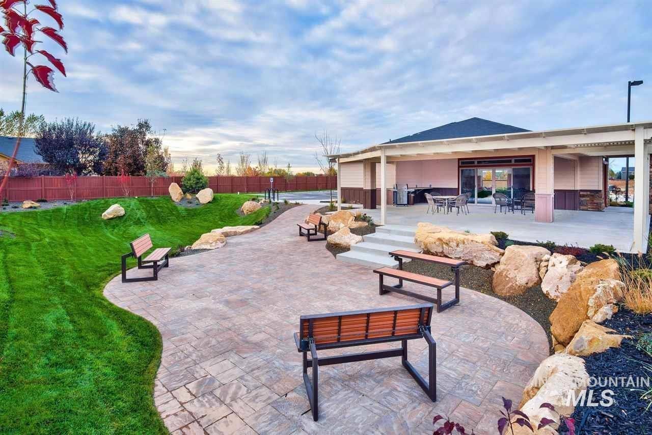 1484 E Summerplace St., Meridian, Idaho 83646, 3 Bedrooms, 2.5 Bathrooms, Residential For Sale, Price $524,000,MLS 98992805