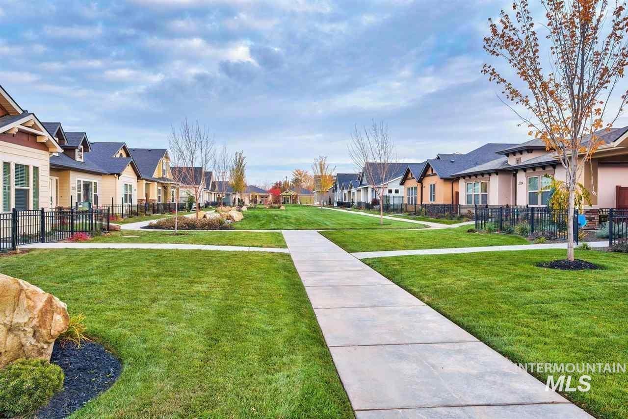 1484 E Summerplace St., Meridian, Idaho 83646, 3 Bedrooms, 2.5 Bathrooms, Residential For Sale, Price $524,000,MLS 98992805