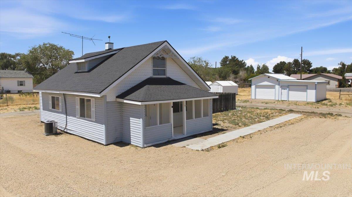 2415 Canyon Creek Rd, Mountain Home, Idaho 83647-5939, 3 Bedrooms, 1 Bathroom, Residential For Sale, Price $319,900,MLS 98992810