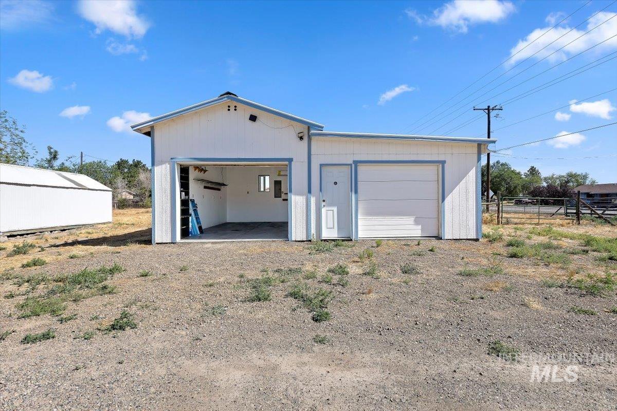 2415 Canyon Creek Rd, Mountain Home, Idaho 83647-5939, 3 Bedrooms, 1 Bathroom, Residential For Sale, Price $319,900,MLS 98992810