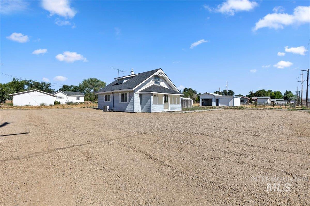 2415 Canyon Creek Rd, Mountain Home, Idaho 83647-5939, 3 Bedrooms, 1 Bathroom, Residential For Sale, Price $319,900,MLS 98992810