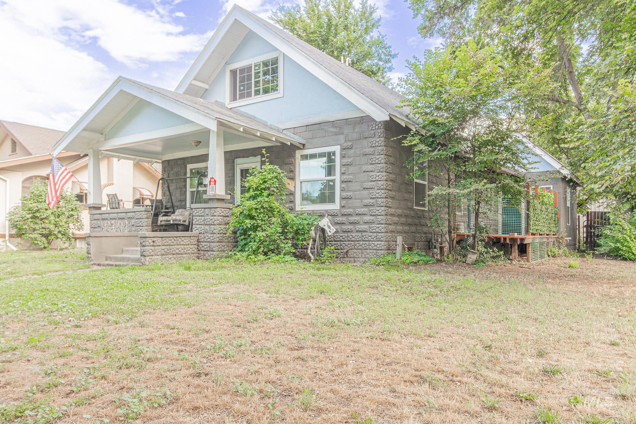 806 9th Ave., Lewiston, Idaho 83501, 6 Bedrooms, 2 Bathrooms, Residential For Sale, Price $424,900, 98992816