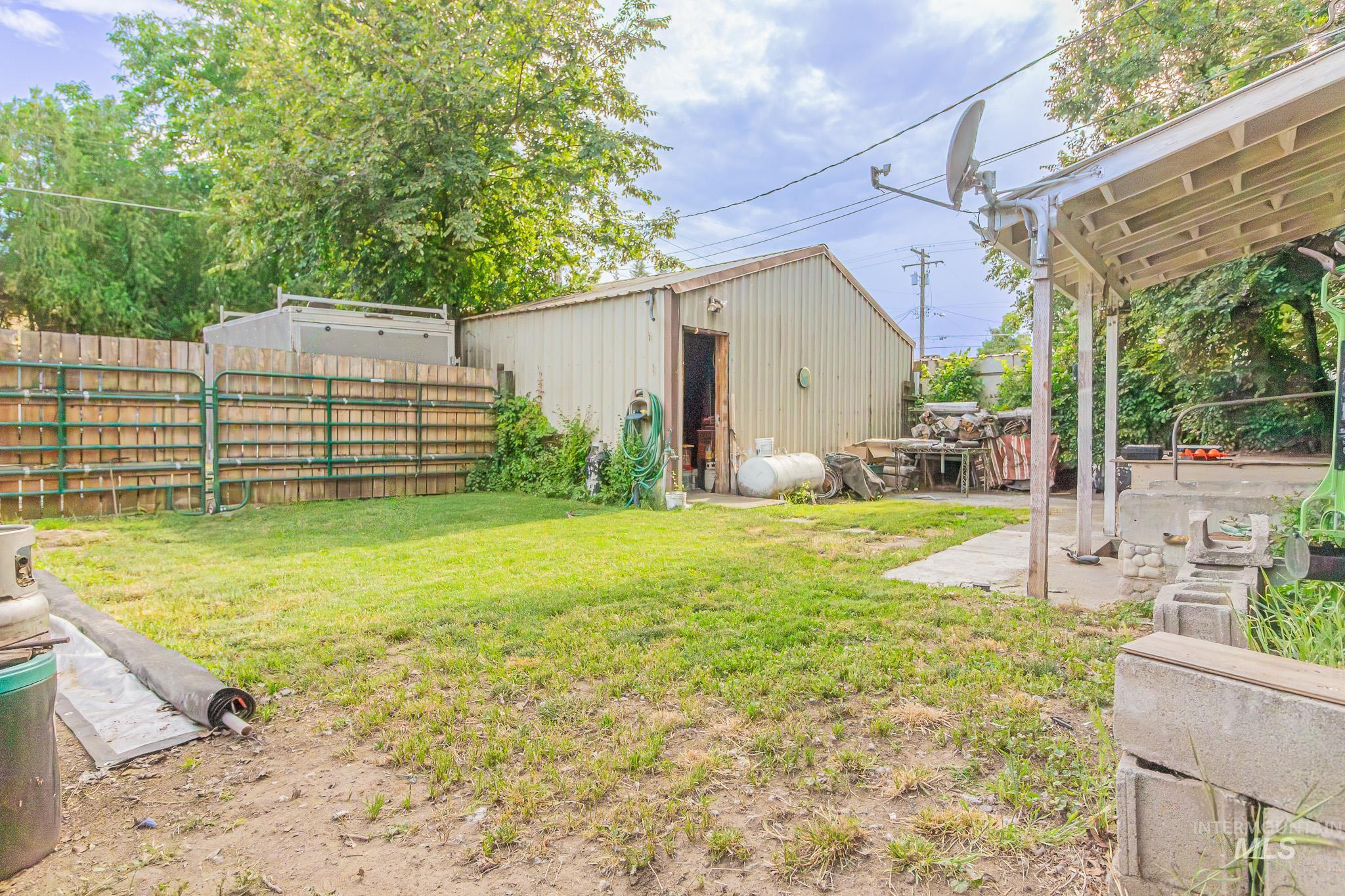 806 9th Ave., Lewiston, Idaho 83501, 6 Bedrooms, 2 Bathrooms, Residential For Sale, Price $424,900, 98992816