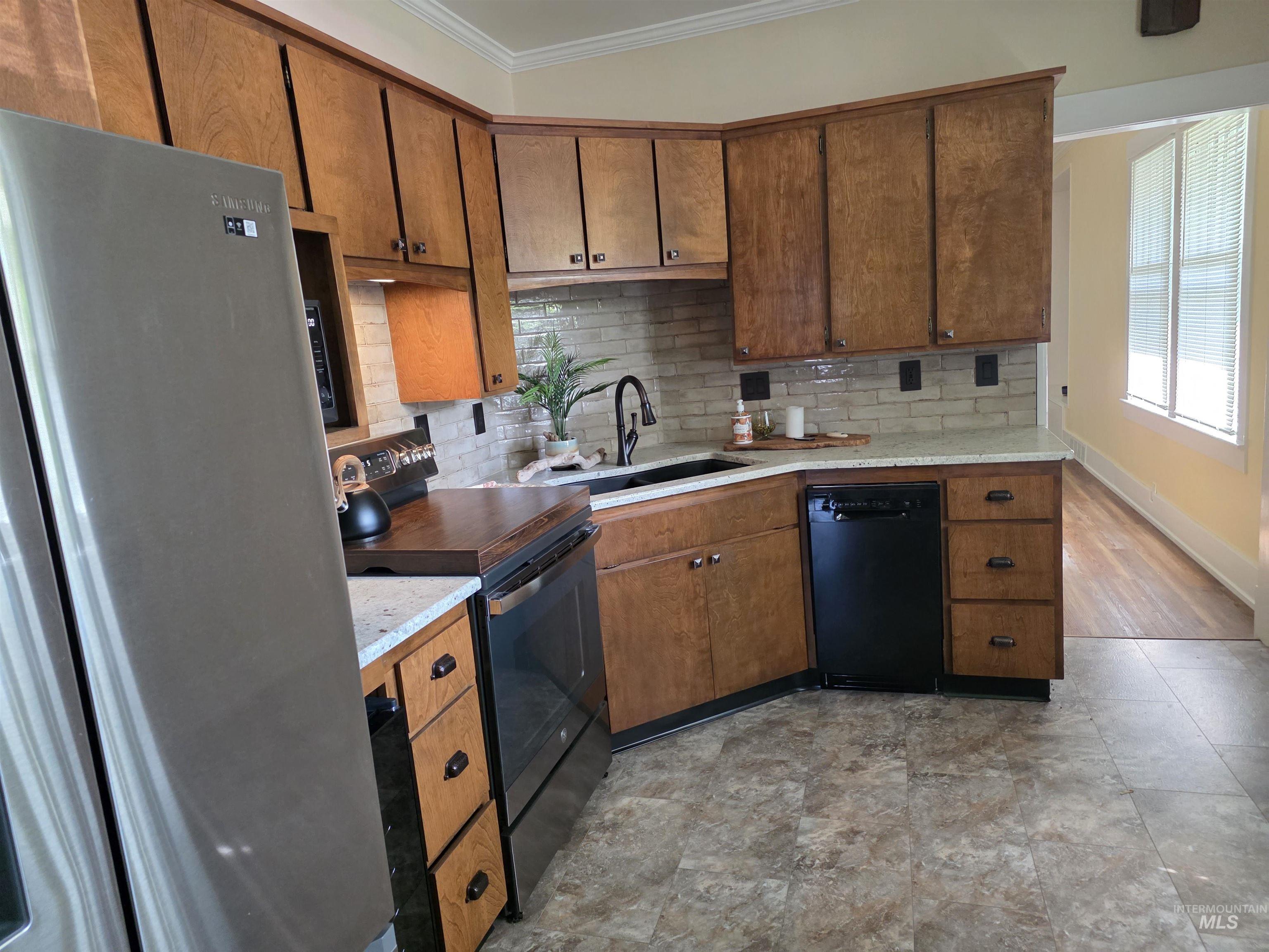 421 E Main, Jerome, Idaho 83338, 2 Bedrooms, 2 Bathrooms, Residential For Sale, Price $389,000,MLS 98992820