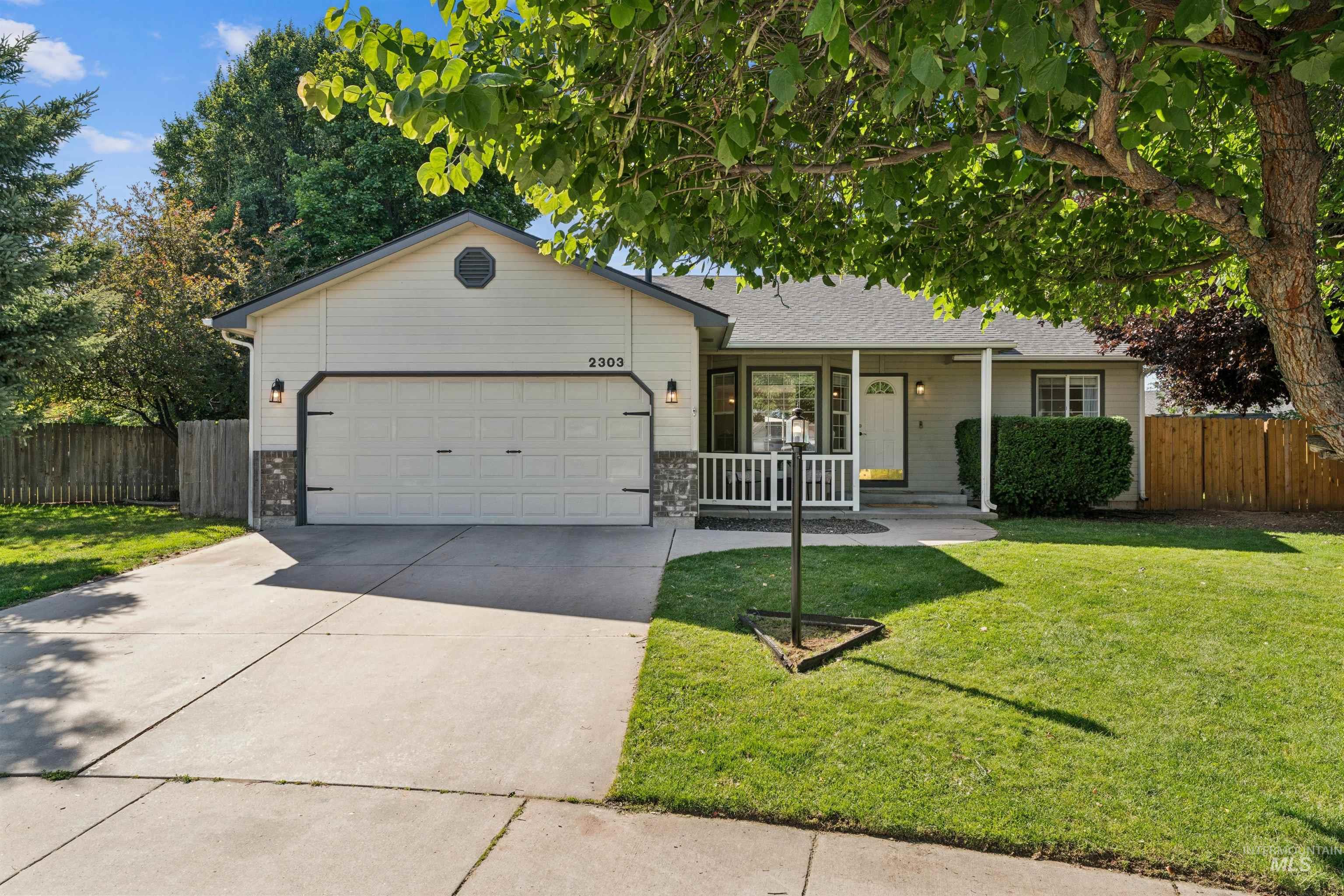 2303 E Oakcrest Dr, Meridian, Idaho 83646, 3 Bedrooms, 2 Bathrooms, Residential For Sale, Price $429,000, 98992823