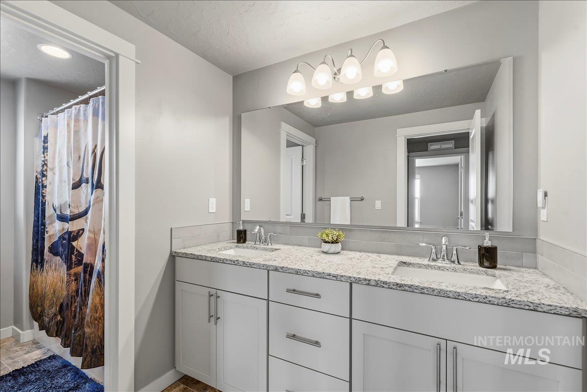 5585 E Upminster St., Nampa, Idaho 83687, 5 Bedrooms, 2.5 Bathrooms, Residential For Sale, Price $550,000,MLS 98992825