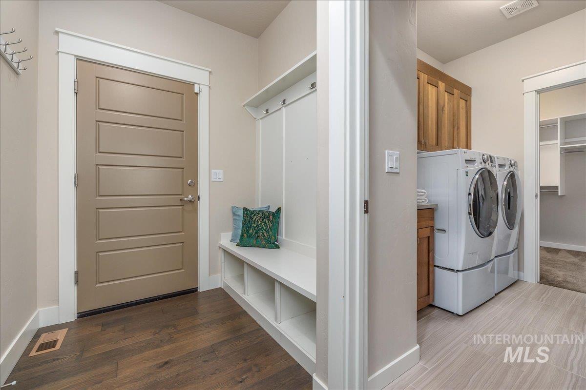 251 W Lockhart Lane, Meridian, Idaho 83646, 2 Bedrooms, 2 Bathrooms, Residential For Sale, Price $609,000,MLS 98992826