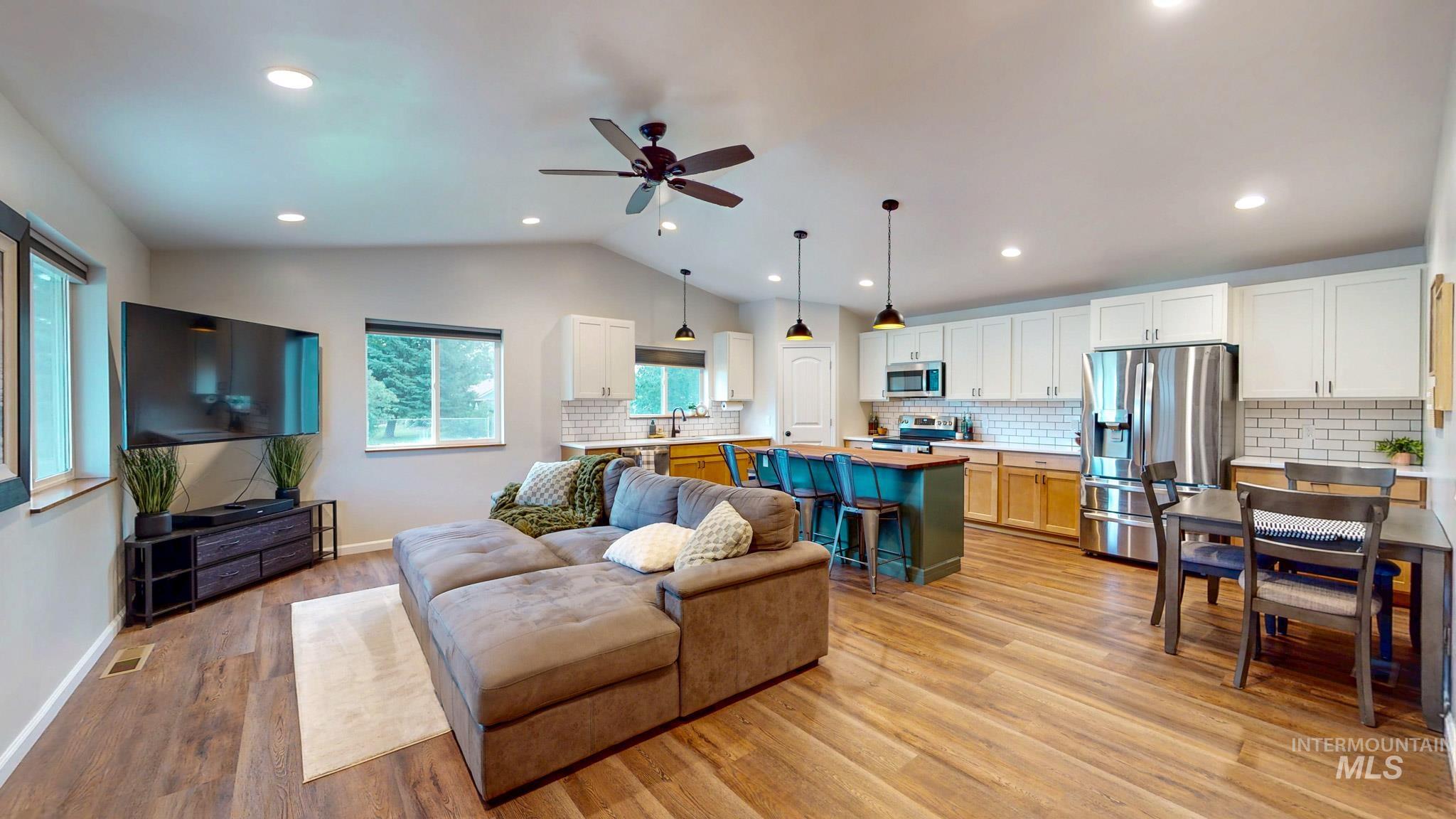 1017 Colorado Street, Gooding, Idaho 83330, 3 Bedrooms, 2 Bathrooms, Residential For Sale, Price $290,000, 98992830