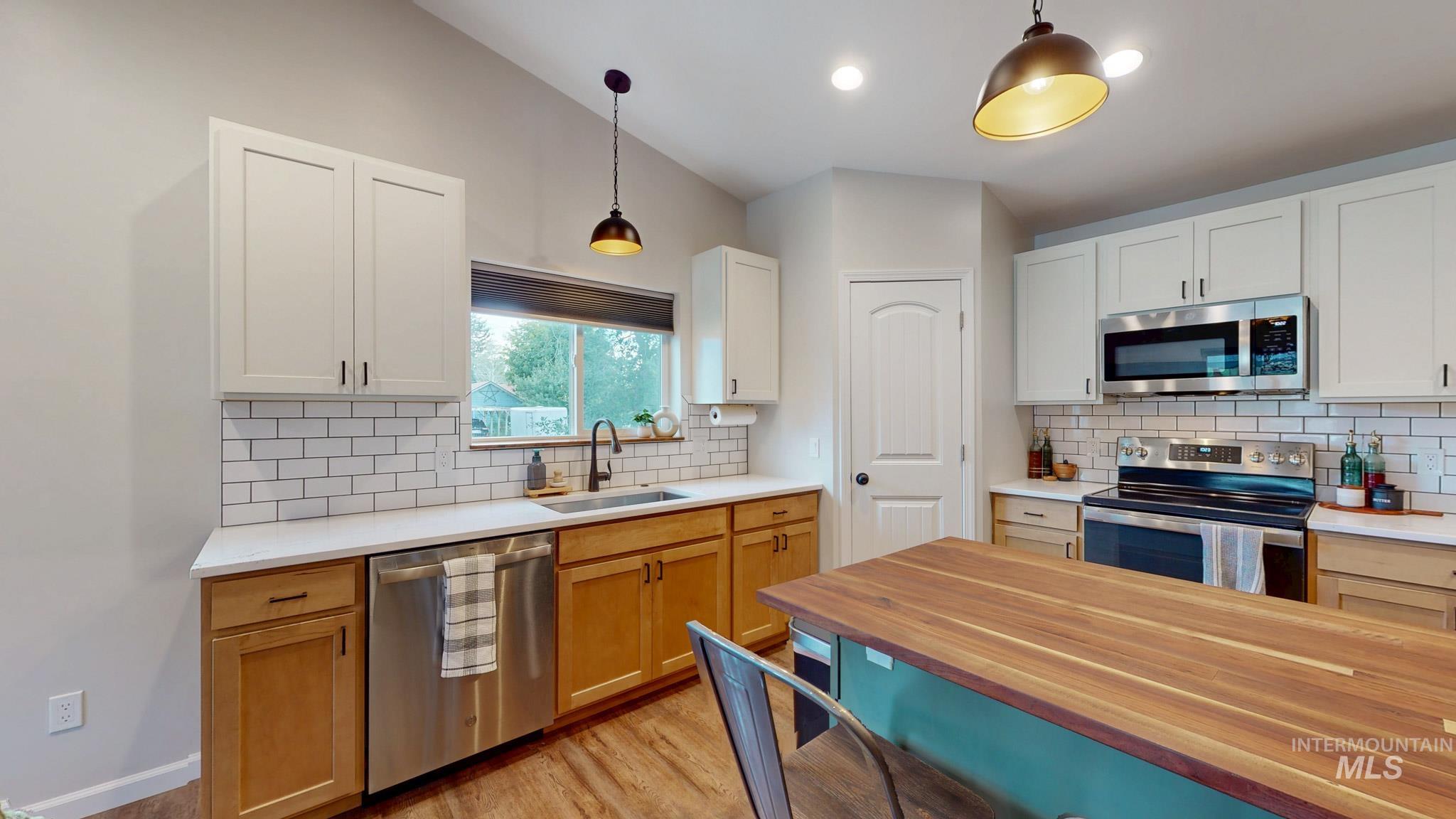 1017 Colorado Street, Gooding, Idaho 83330, 3 Bedrooms, 2 Bathrooms, Residential For Sale, Price $290,000, 98992830