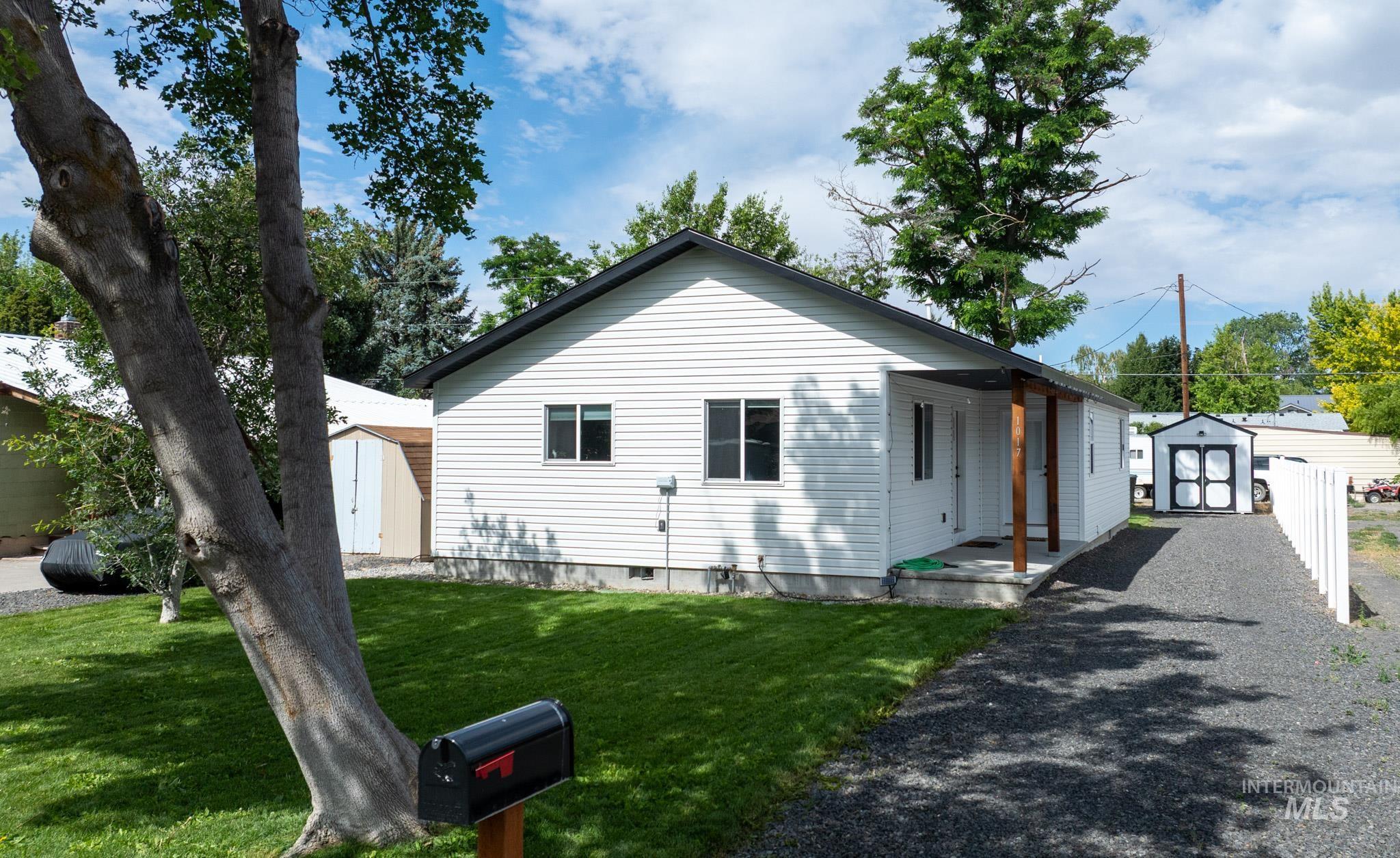 1017 Colorado Street, Gooding, Idaho 83330, 3 Bedrooms, 2 Bathrooms, Residential For Sale, Price $290,000, 98992830