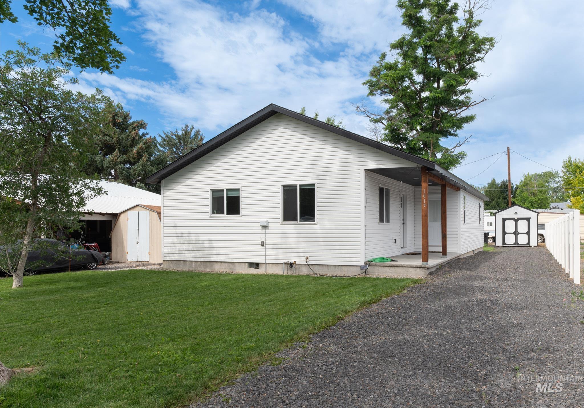1017 Colorado Street, Gooding, Idaho 83330, 3 Bedrooms, 2 Bathrooms, Residential For Sale, Price $290,000, 98992830