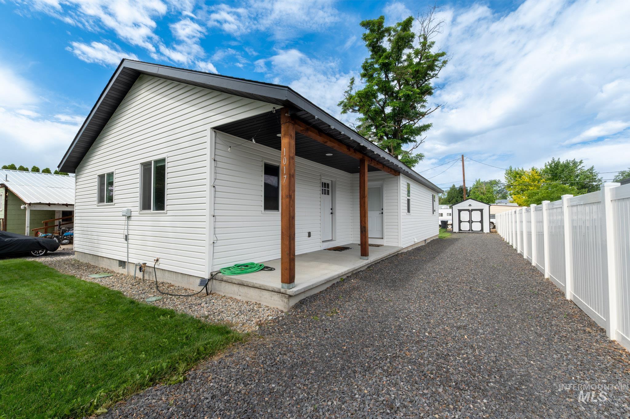 1017 Colorado Street, Gooding, Idaho 83330, 3 Bedrooms, 2 Bathrooms, Residential For Sale, Price $290,000, 98992830