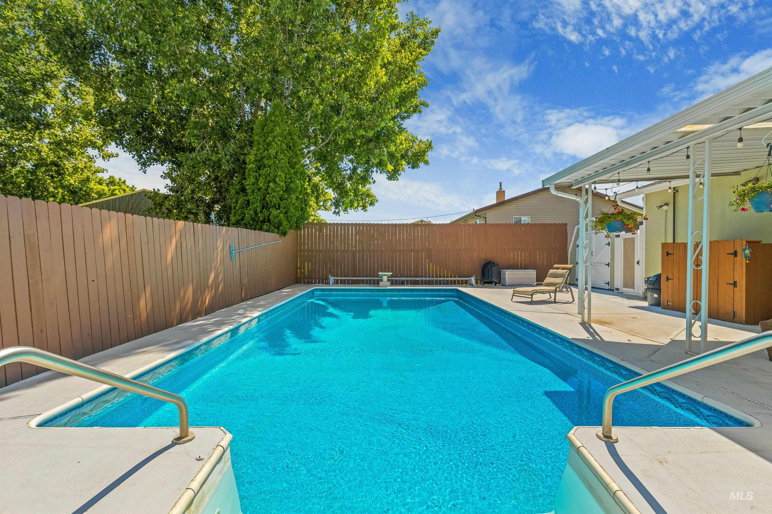 1303 Hemlock Avenue, Lewiston, Idaho 83501, 5 Bedrooms, 3 Bathrooms, Residential For Sale, Price $579,000,MLS 98992834