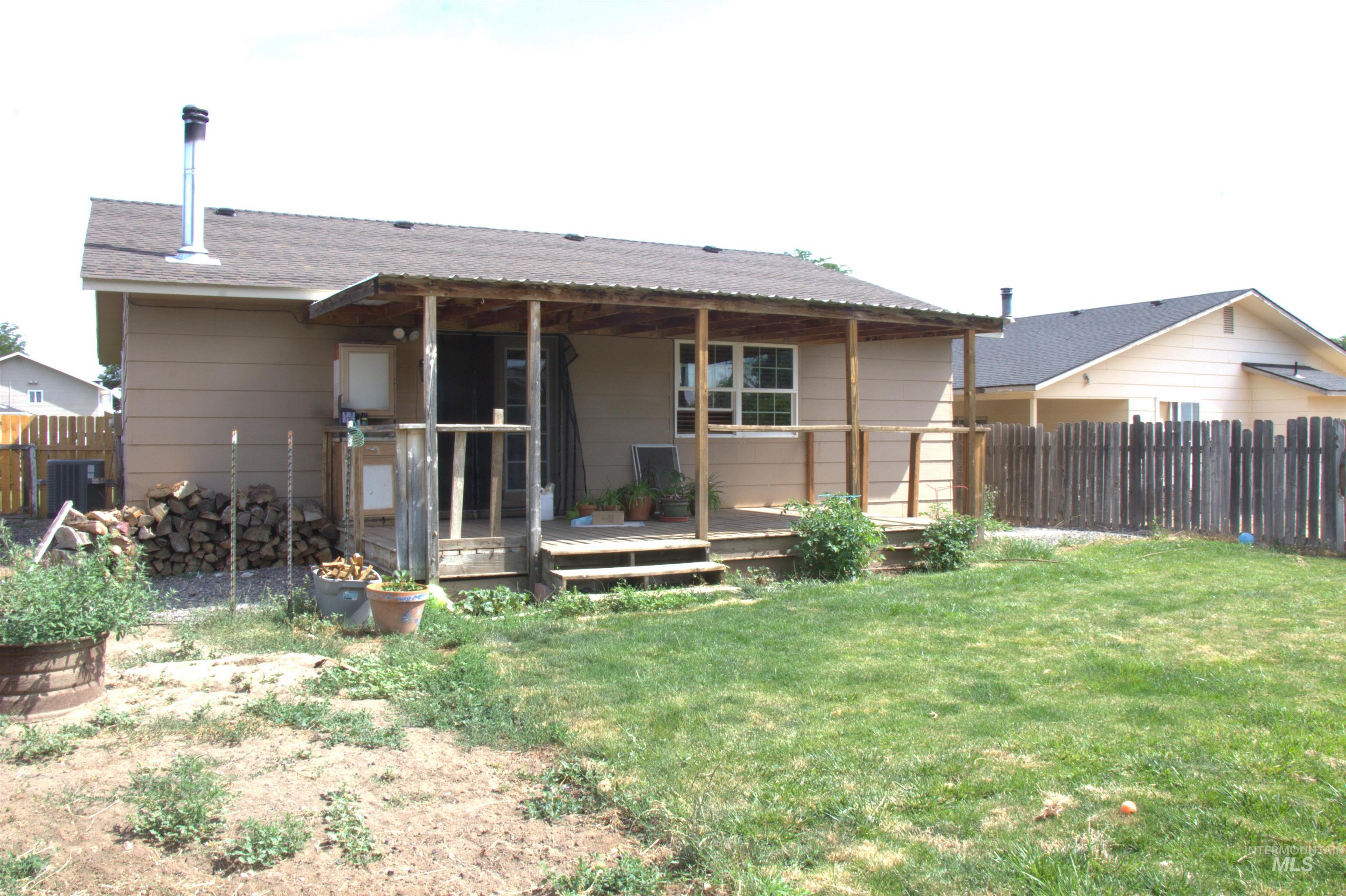 1638 SW 1st PL, Ontario, Oregon 97914, 4 Bedrooms, 2 Bathrooms, Residential For Sale, Price $315,000,MLS 98992839