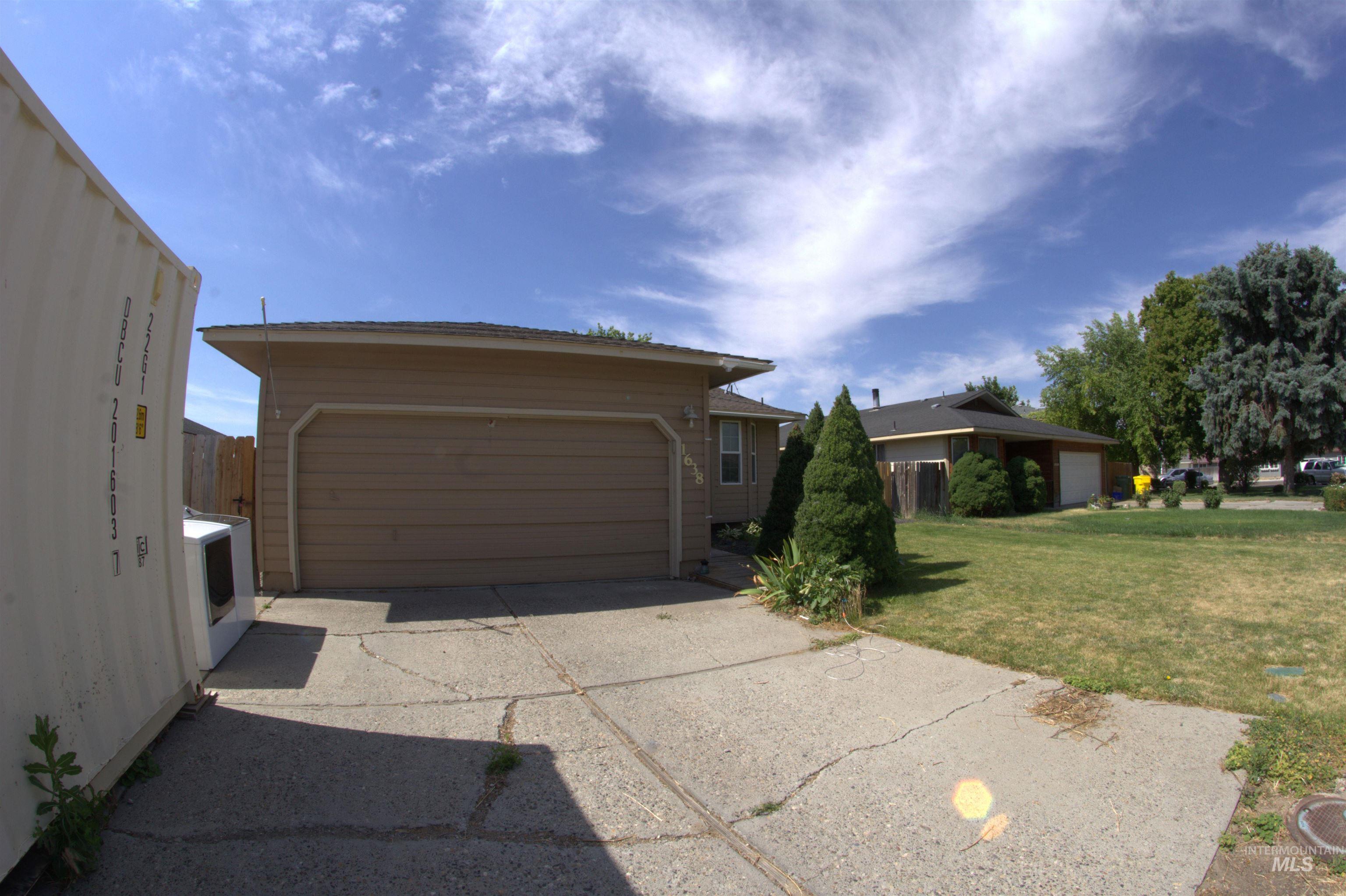 1638 SW 1st PL, Ontario, Oregon 97914, 4 Bedrooms, 2 Bathrooms, Residential For Sale, Price $315,000,MLS 98992839