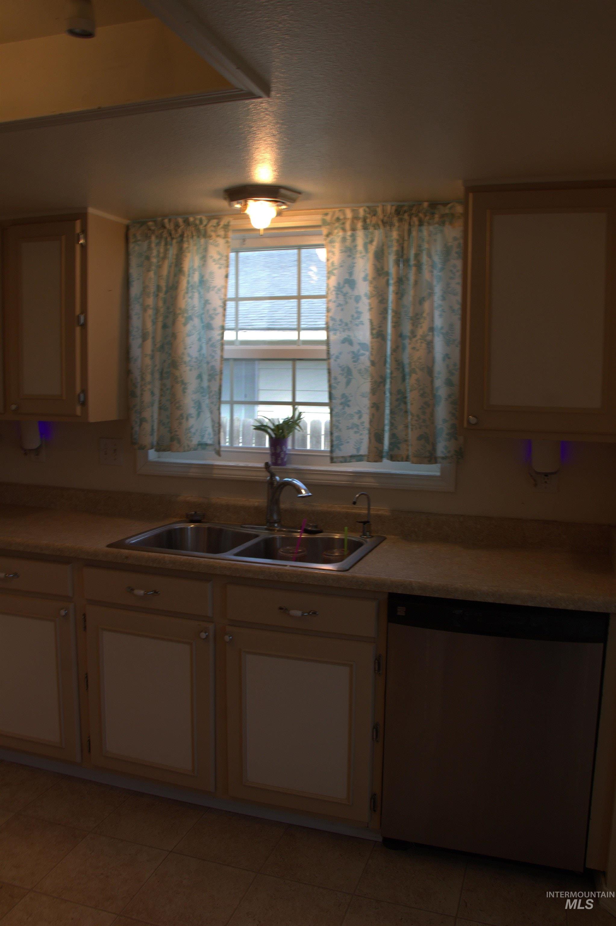 1638 SW 1st PL, Ontario, Oregon 97914, 4 Bedrooms, 2 Bathrooms, Residential For Sale, Price $315,000,MLS 98992839
