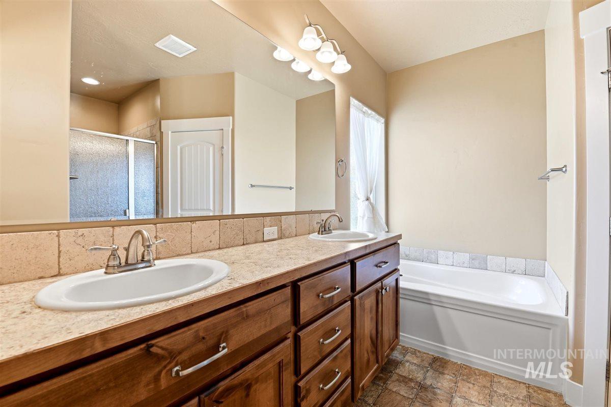 12876 S Salorgne Way, Nampa, Idaho 83686, 3 Bedrooms, 2 Bathrooms, Residential For Sale, Price $499,900,MLS 98992867