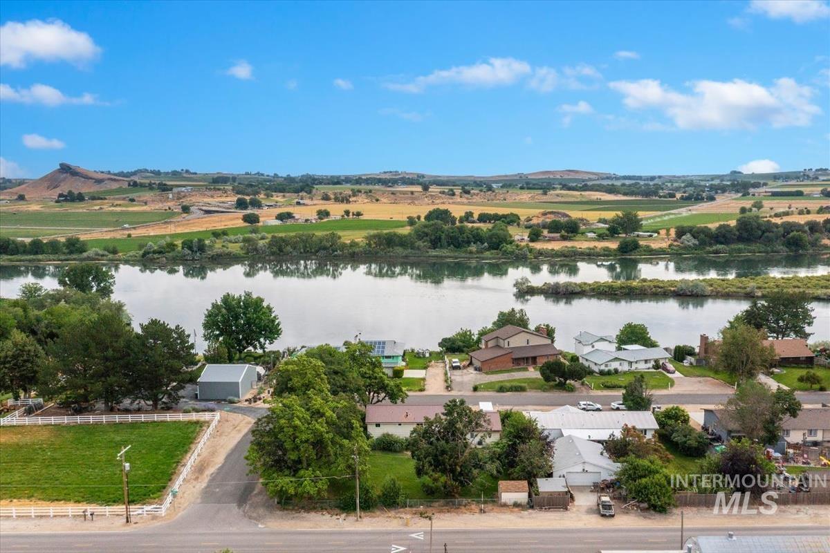 302 River view Dr, Marsing, Idaho 83639, 4 Bedrooms, 2 Bathrooms, Residential For Sale, Price $449,900, 98992882