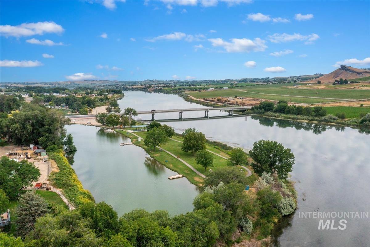 302 River view Dr, Marsing, Idaho 83639, 4 Bedrooms, 2 Bathrooms, Residential For Sale, Price $449,900, 98992882