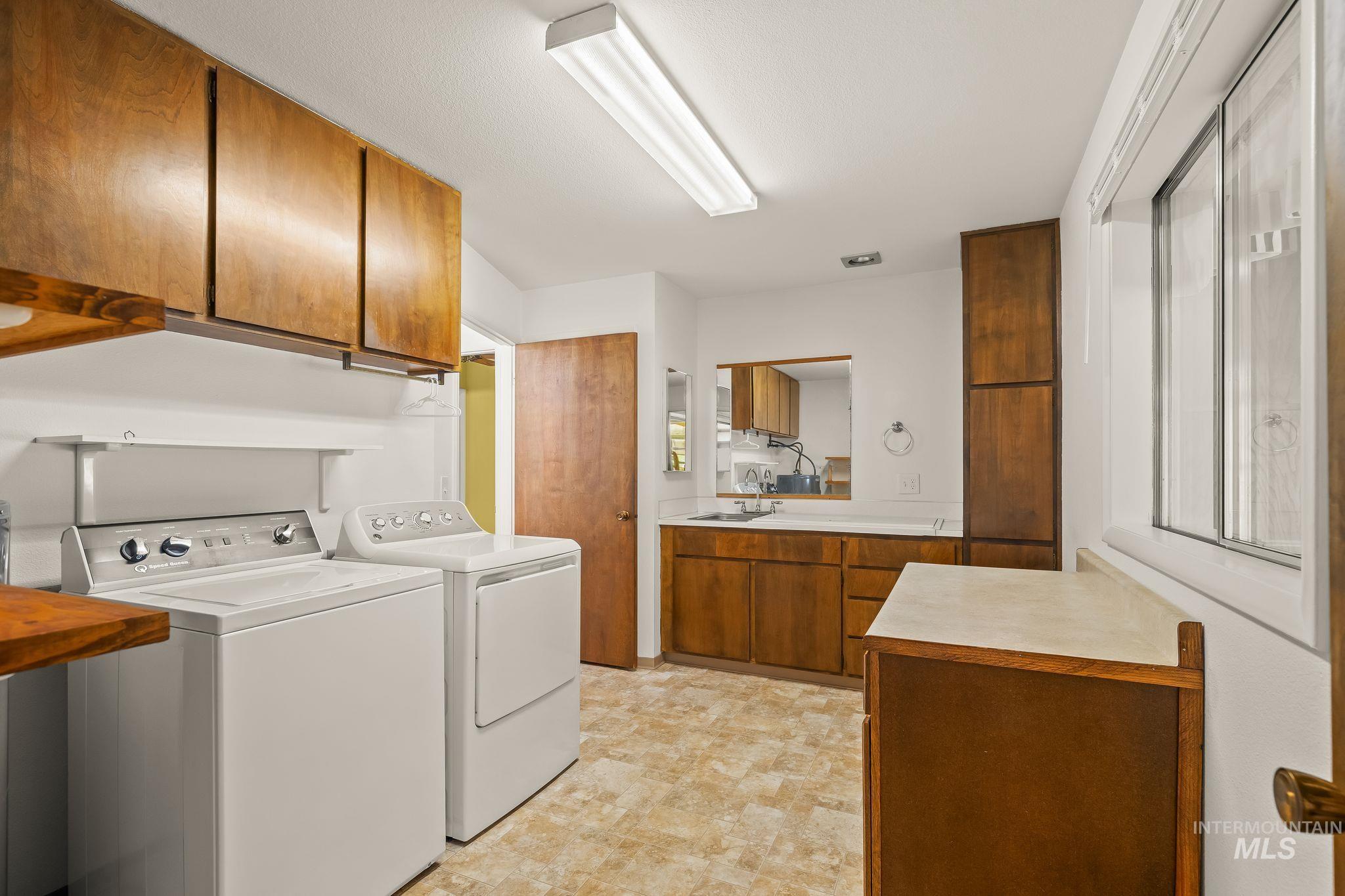 1721 3rd Street, Lewiston, Idaho 83501, 2 Bedrooms, 1 Bathroom, Residential For Sale, Price $375,000,MLS 98992898
