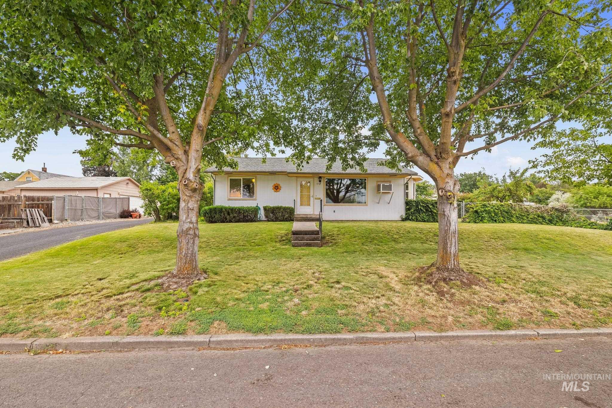 1721 3rd Street, Lewiston, Idaho 83501, 2 Bedrooms, 1 Bathroom, Residential For Sale, Price $375,000,MLS 98992898