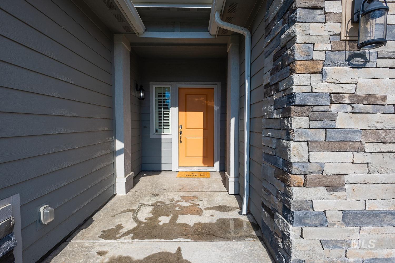 1023 N Chastain Ln, Eagle, Idaho 83616, 3 Bedrooms, 2 Bathrooms, Residential For Sale, Price $565,000, 98992901