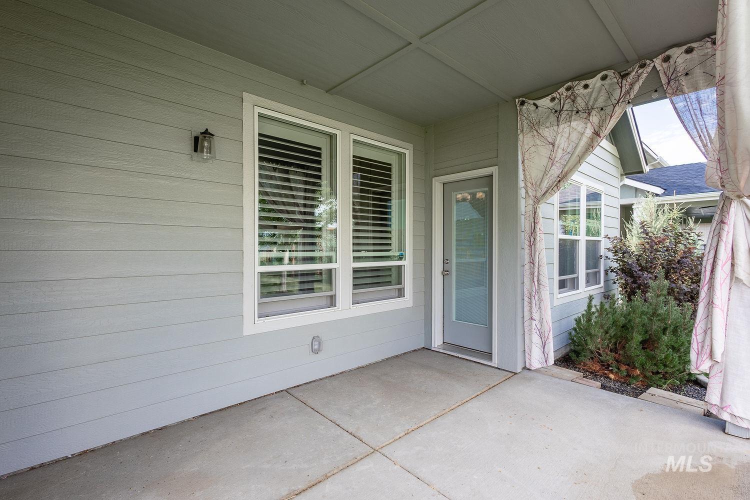 1023 N Chastain Ln, Eagle, Idaho 83616, 3 Bedrooms, 2 Bathrooms, Residential For Sale, Price $565,000, 98992901