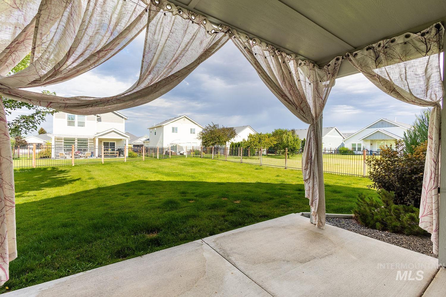 1023 N Chastain Ln, Eagle, Idaho 83616, 3 Bedrooms, 2 Bathrooms, Residential For Sale, Price $565,000, 98992901