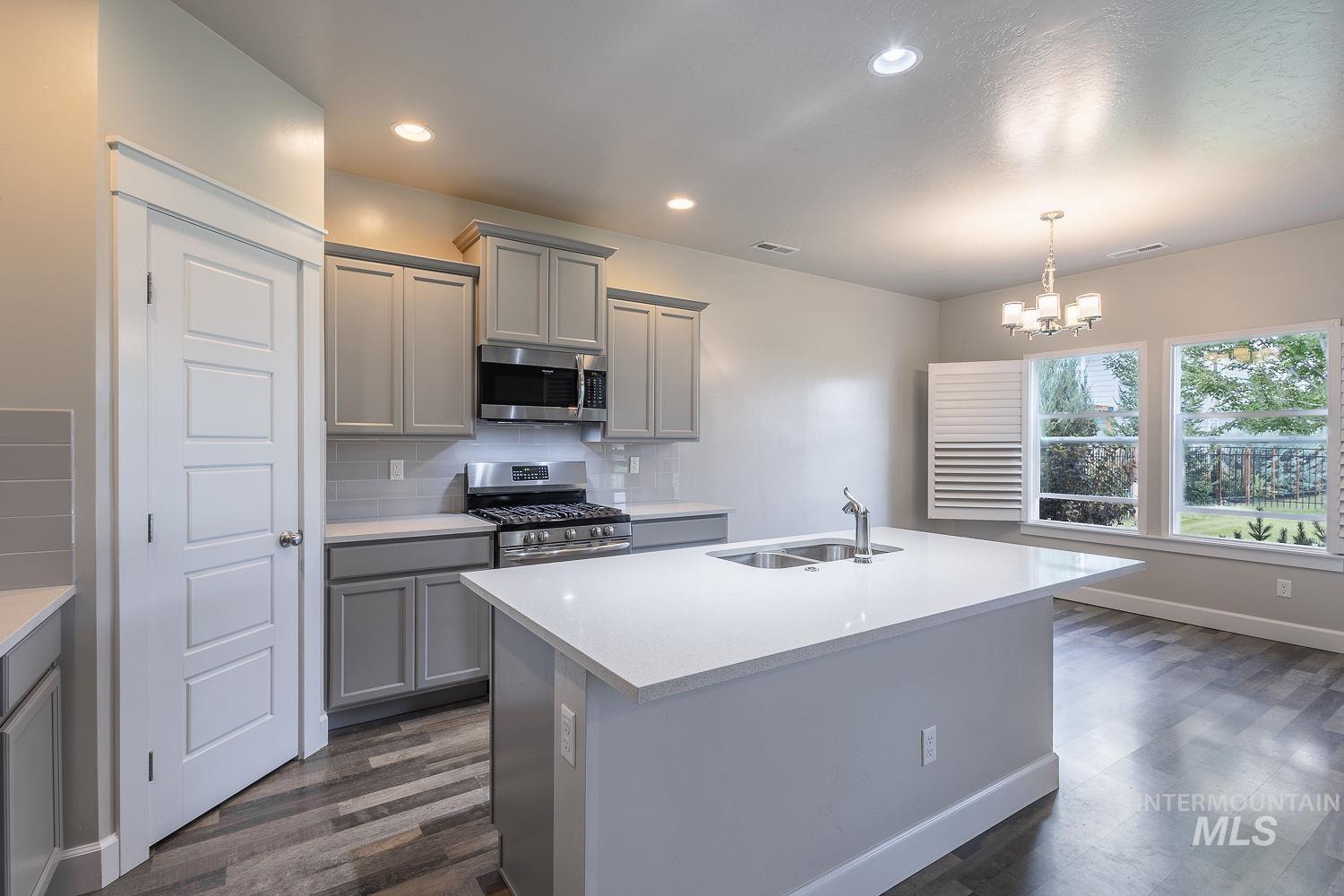 1023 N Chastain Ln, Eagle, Idaho 83616, 3 Bedrooms, 2 Bathrooms, Residential For Sale, Price $565,000, 98992901