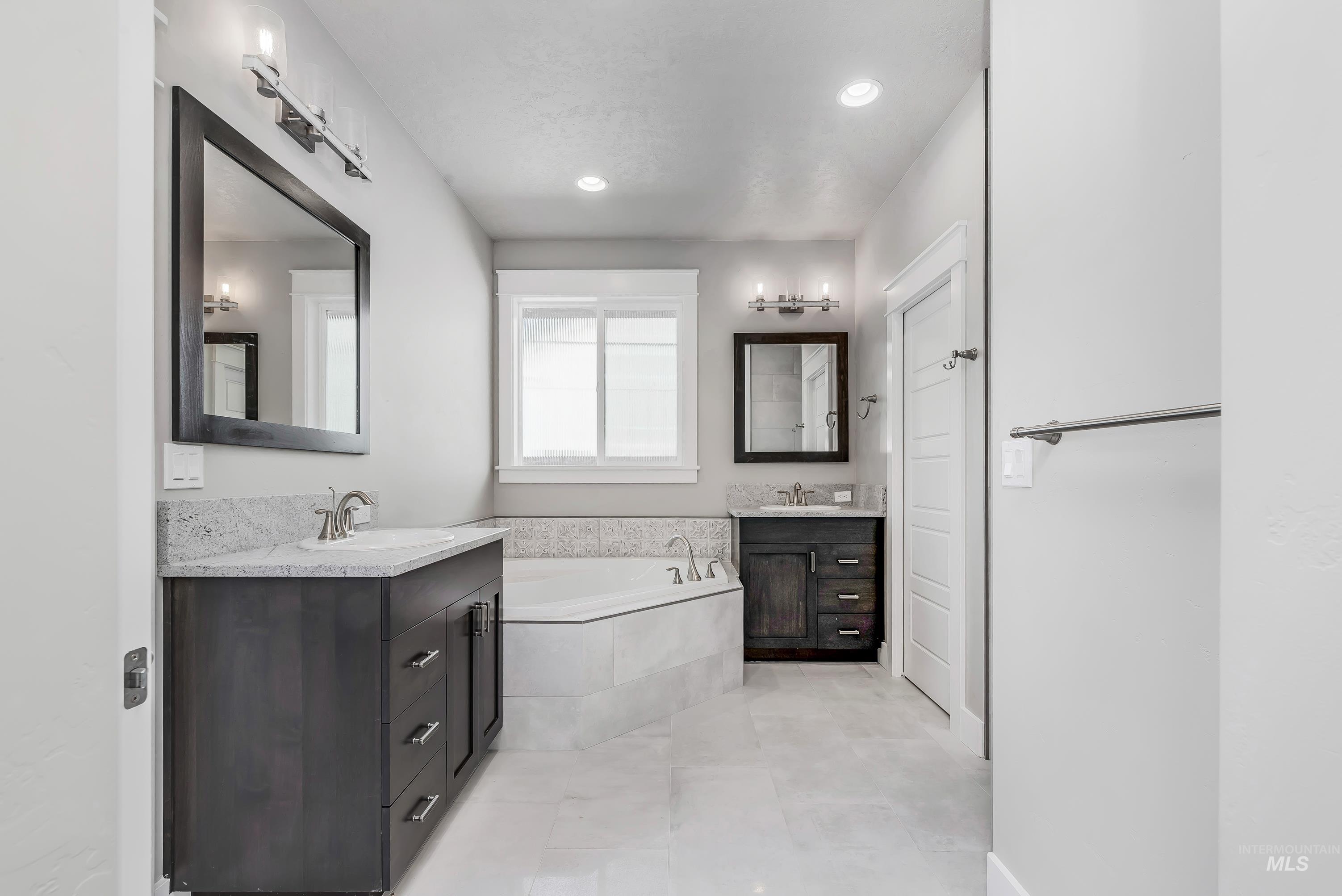 470 E Claymont Ct, Meridian, Idaho 83642, 4 Bedrooms, 2.5 Bathrooms, Residential For Sale, Price $779,999,MLS 98992903