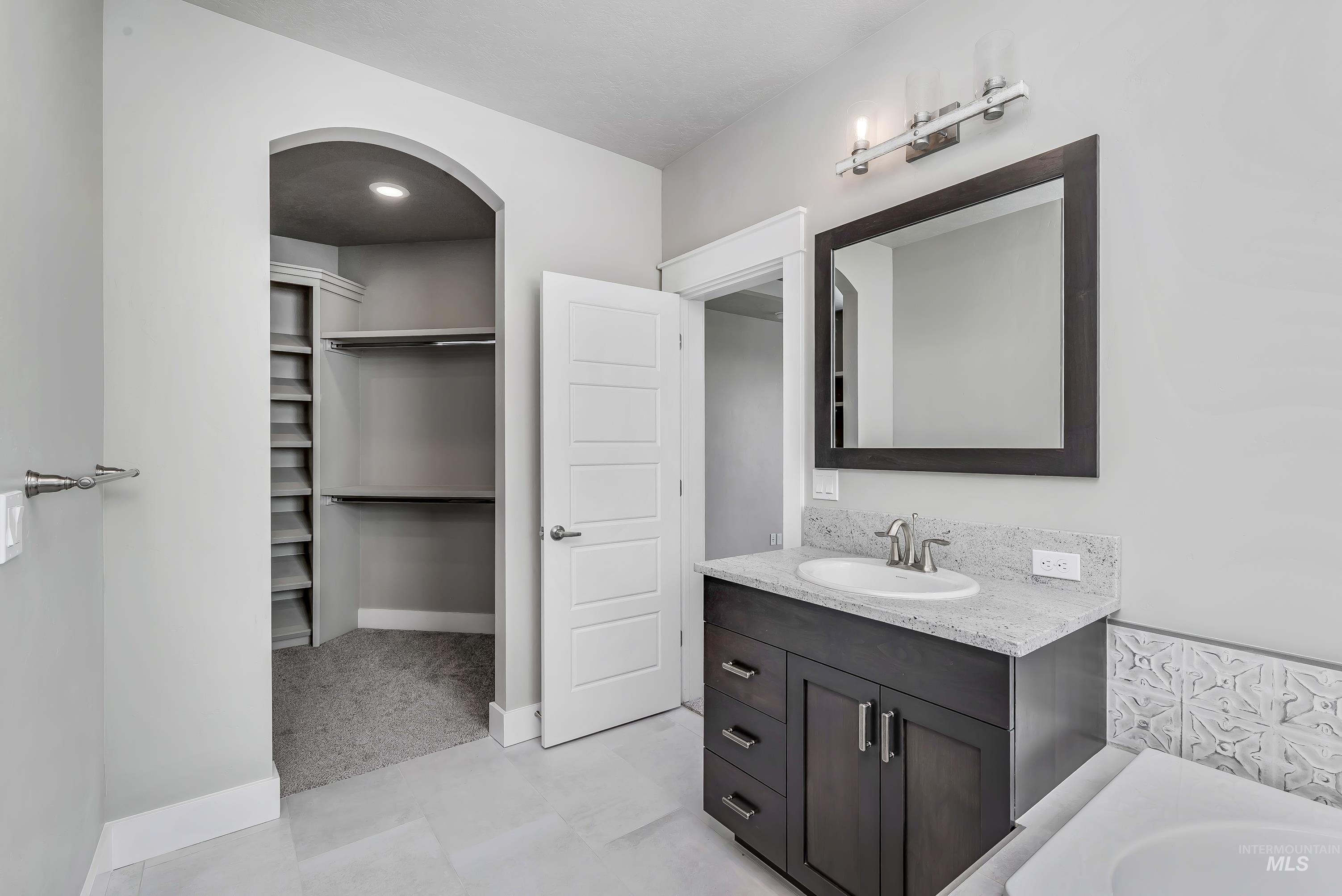 470 E Claymont Ct, Meridian, Idaho 83642, 4 Bedrooms, 2.5 Bathrooms, Residential For Sale, Price $779,999,MLS 98992903