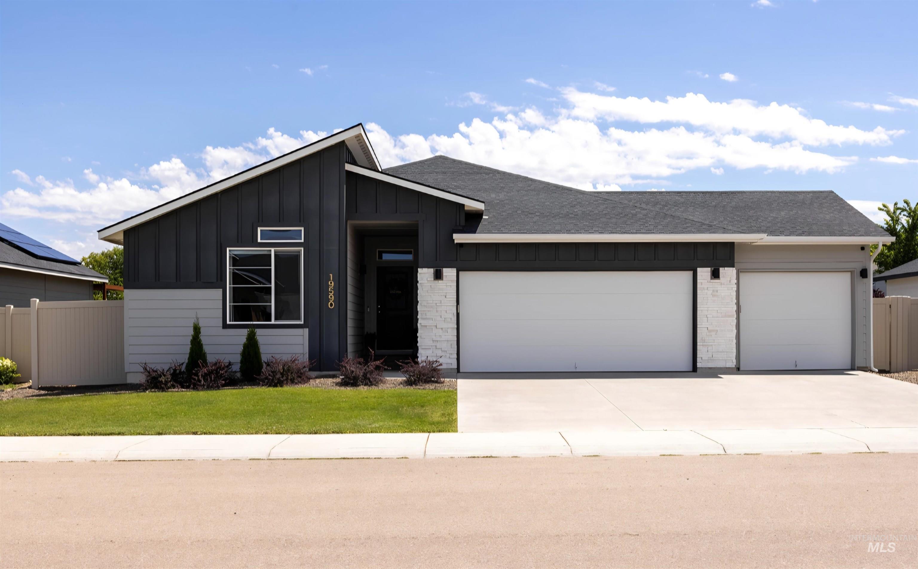 19590 Watling Avenue, Caldwell, Idaho 83605, 4 Bedrooms, 2 Bathrooms, Residential For Sale, Price $423,900, 98992904