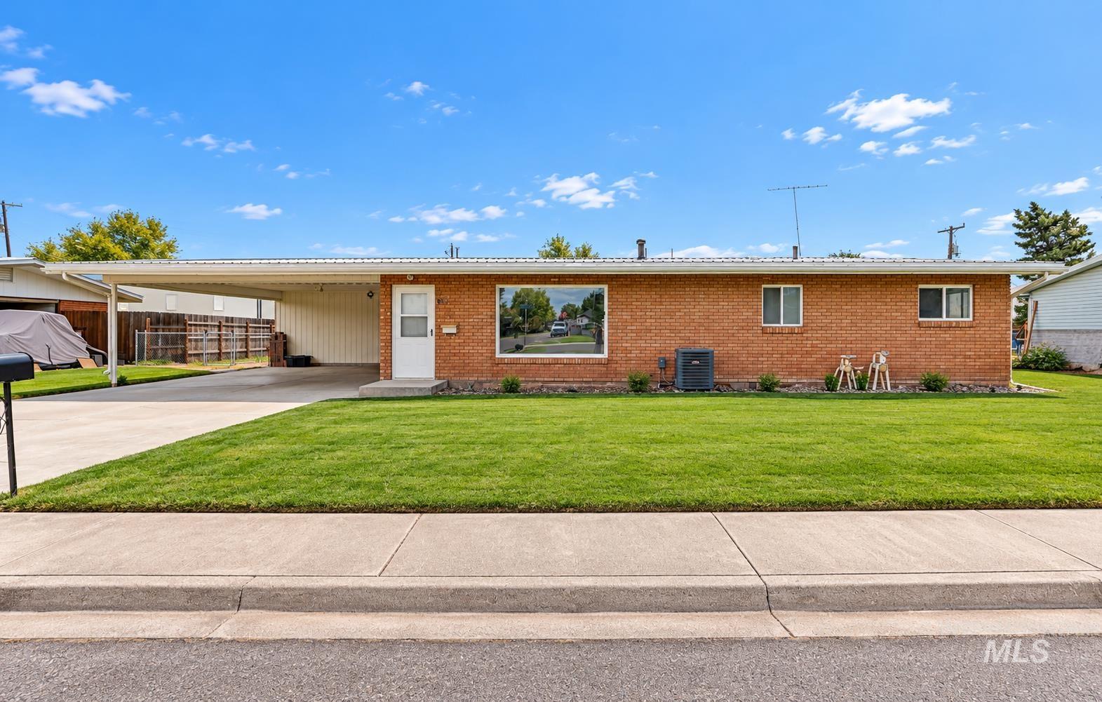 801 Thompson Avenue, Nyssa, Oregon 97913, 4 Bedrooms, 2 Bathrooms, Residential For Sale, Price $329,900,MLS 98992926