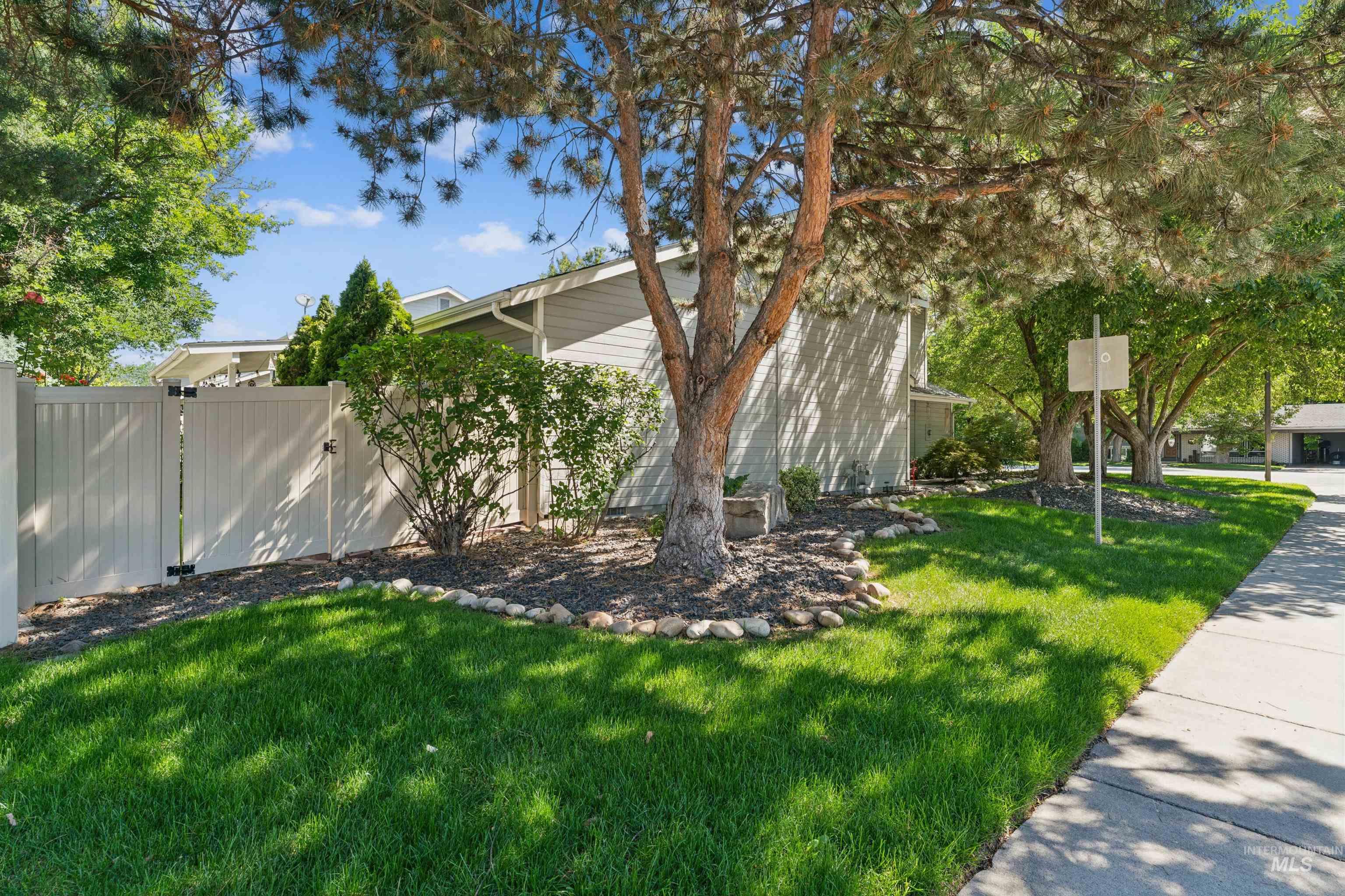 3079 N Ash Park Lane, Boise, Idaho 83704, 3 Bedrooms, 2 Bathrooms, Residential For Sale, Price $369,900, 98992945