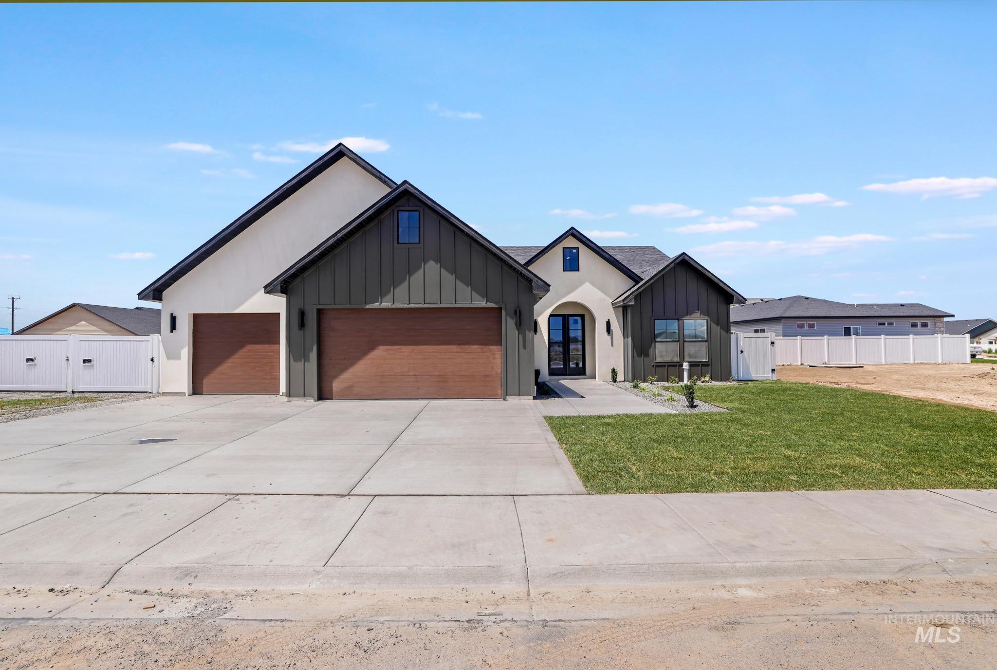 979 Siphon St, Twin Falls, Idaho 83301-7778, 4 Bedrooms, 2.5 Bathrooms, Residential For Sale, Price $579,999,MLS 98992947