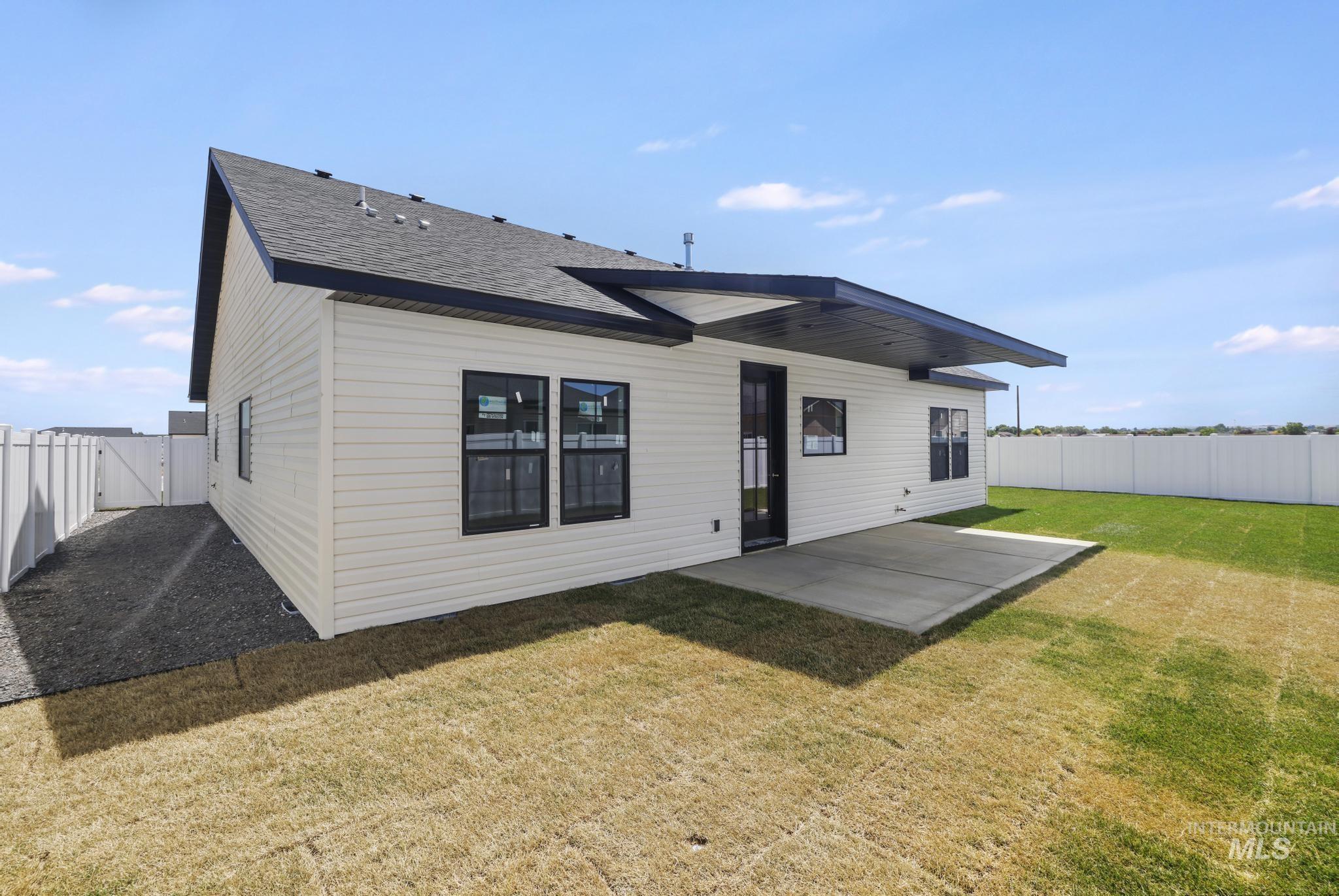 979 Siphon St, Twin Falls, Idaho 83301-7778, 4 Bedrooms, 2.5 Bathrooms, Residential For Sale, Price $579,999,MLS 98992947