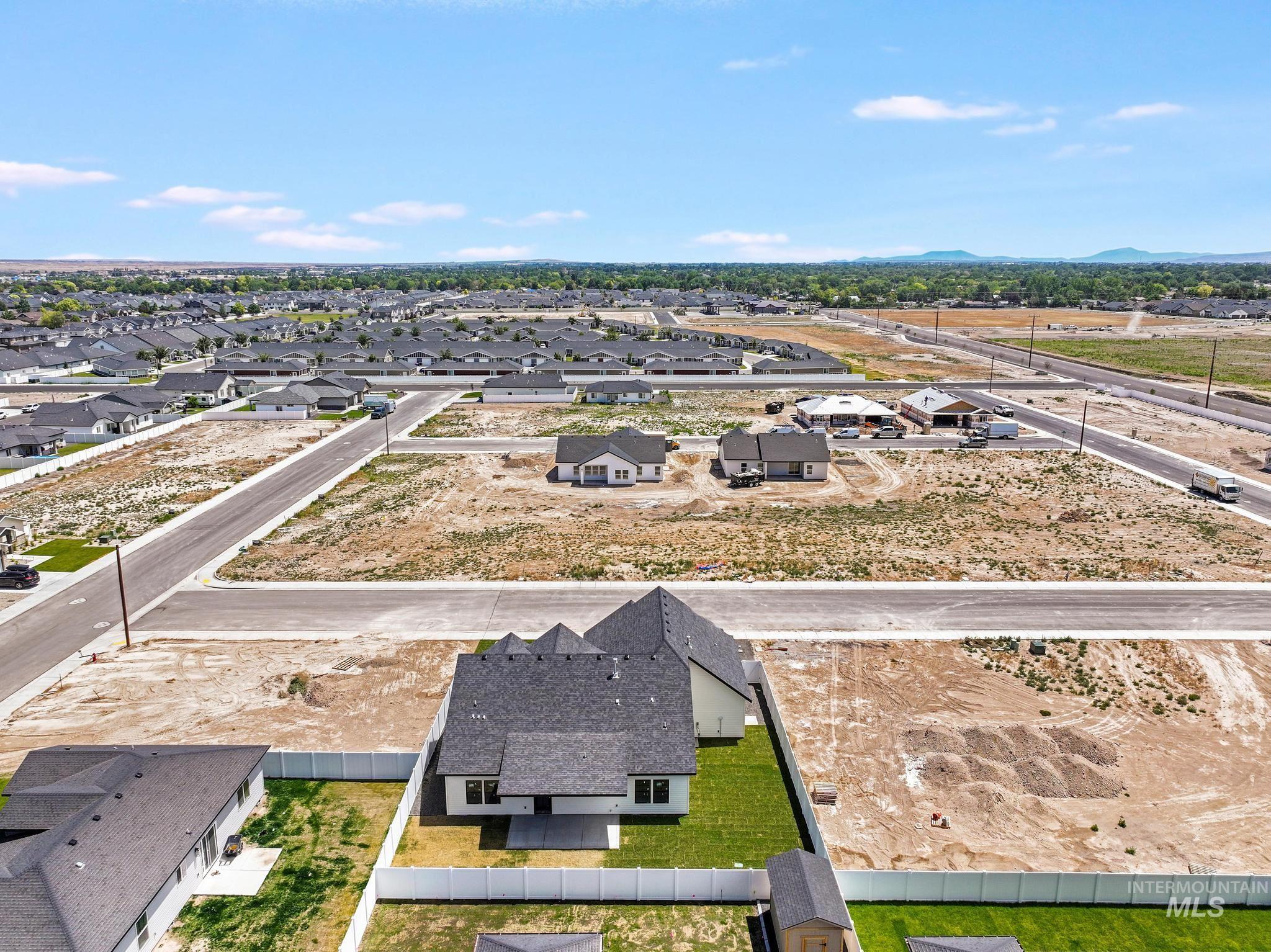 979 Siphon St, Twin Falls, Idaho 83301-7778, 4 Bedrooms, 2.5 Bathrooms, Residential For Sale, Price $579,999,MLS 98992947
